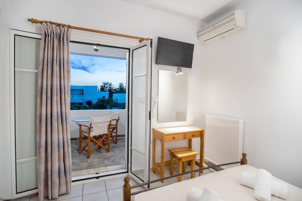 Kontaratos Studios & Apartments 1