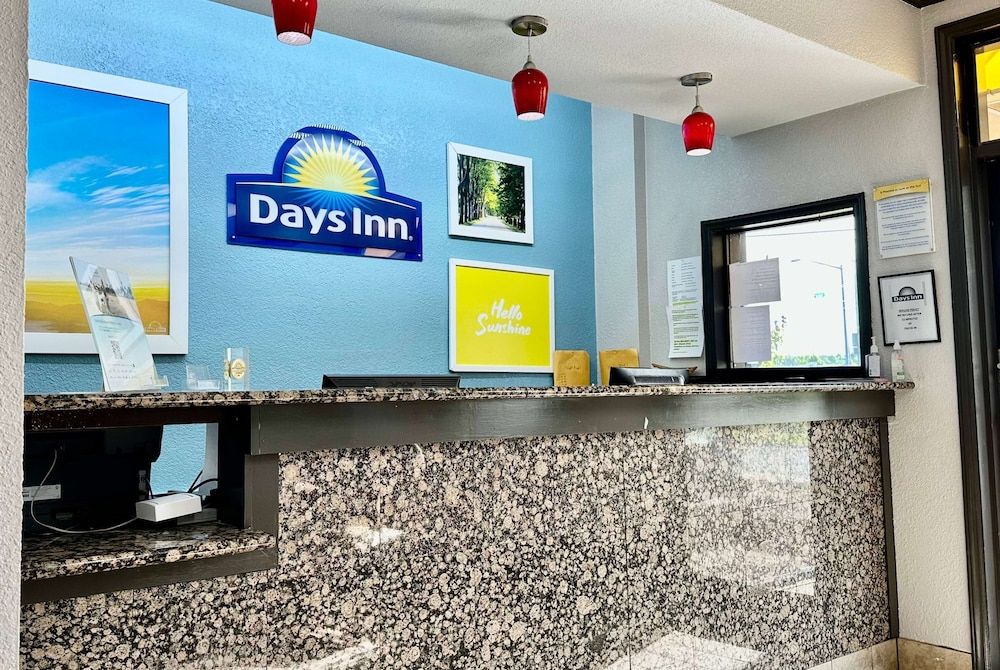 Days Inn by Wyndham Charlotte Northlake 2