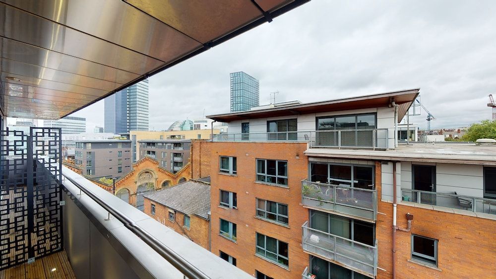 Quay Apartments Manchester 1