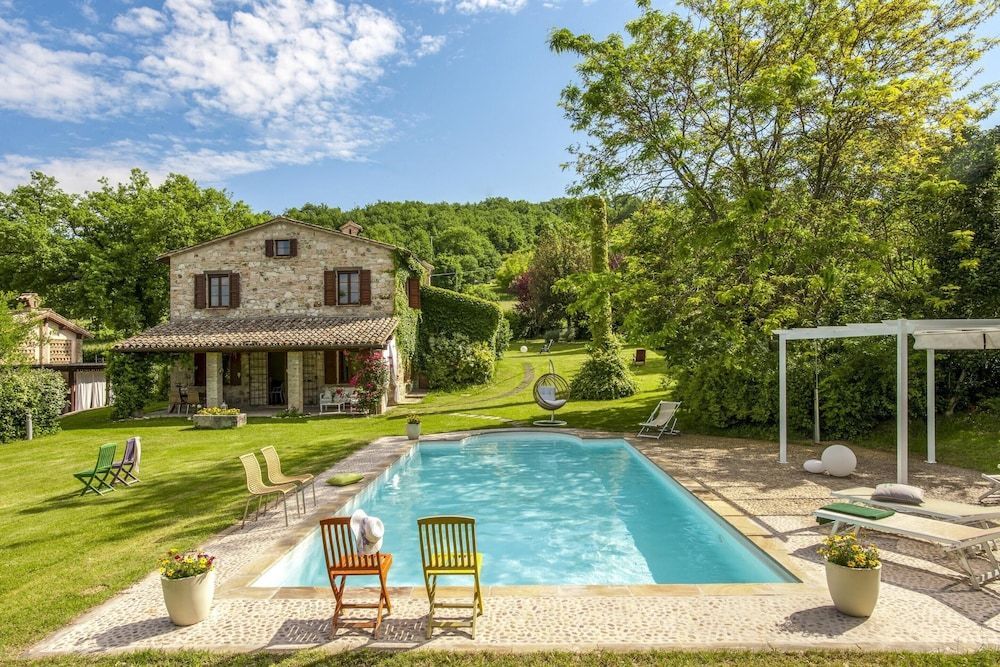 Marche Villa Close Culture 1