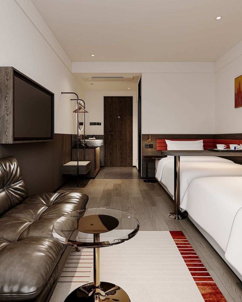 The Signature Hotel Saigon 2