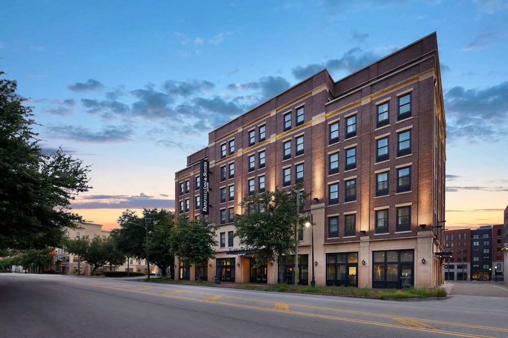 Fairfield Inn & Suites by Marriott Savannah Downtown Historic District 1