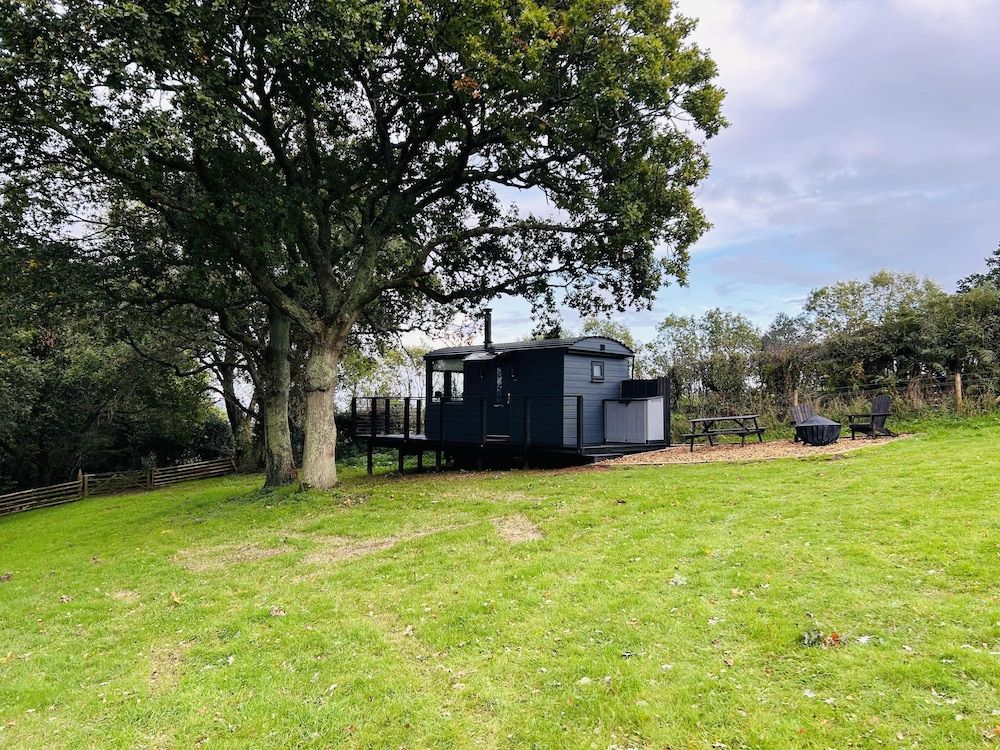 Lodge on Teign River, 1 Bed, Sleeps 2, Parking 1