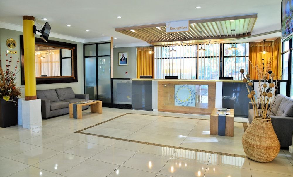Cresta Oasis Hotel 2
