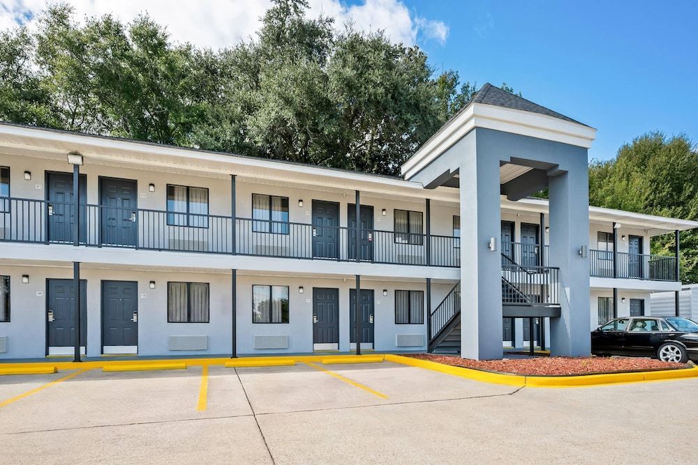 Econo Lodge Biloxi Beach 1