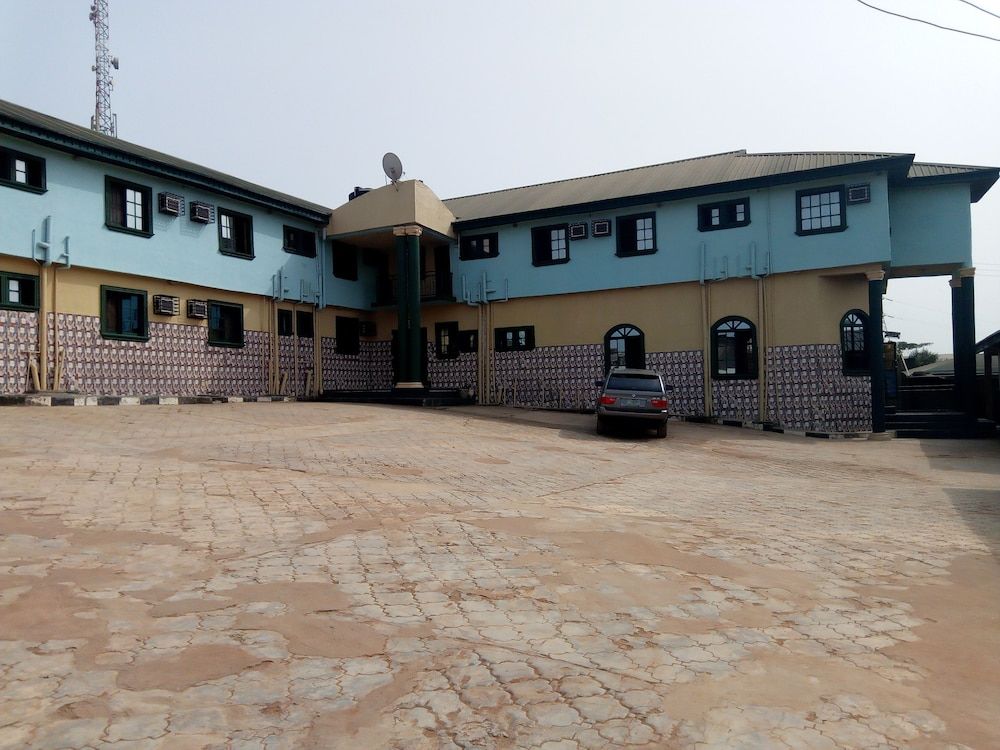 Adebayowa Hotel 1