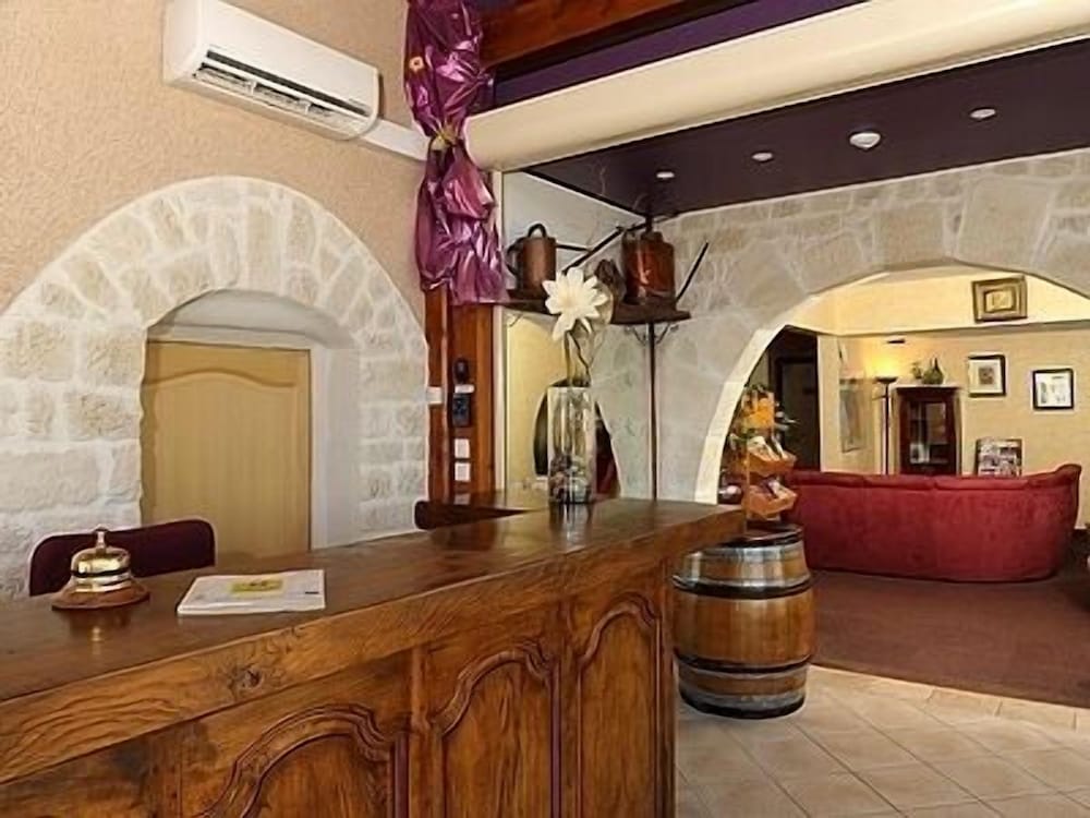 Logis Hotel Des Grands Vins 2