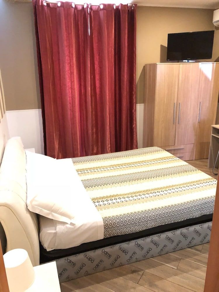 Rent Rooms Colosseum 2