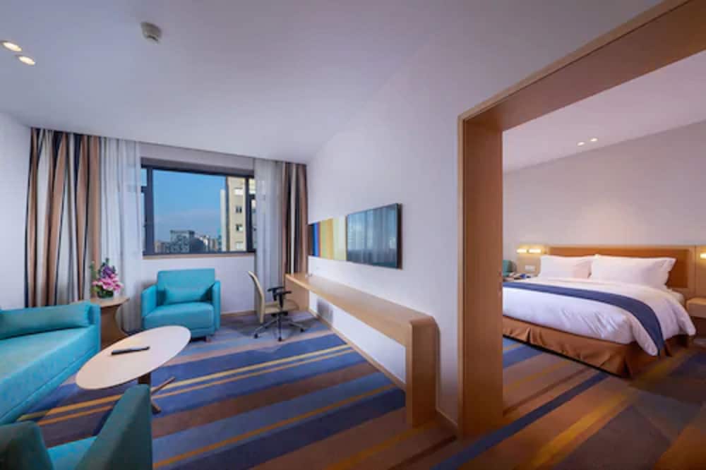 Holiday Inn Express Shanghai Zhenping by IHG 2