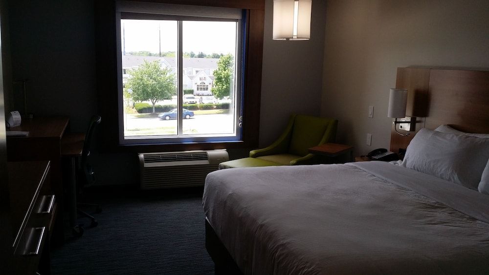 Holiday Inn Express & Suites LEXINGTON - HAMBURG AREA by IHG 2
