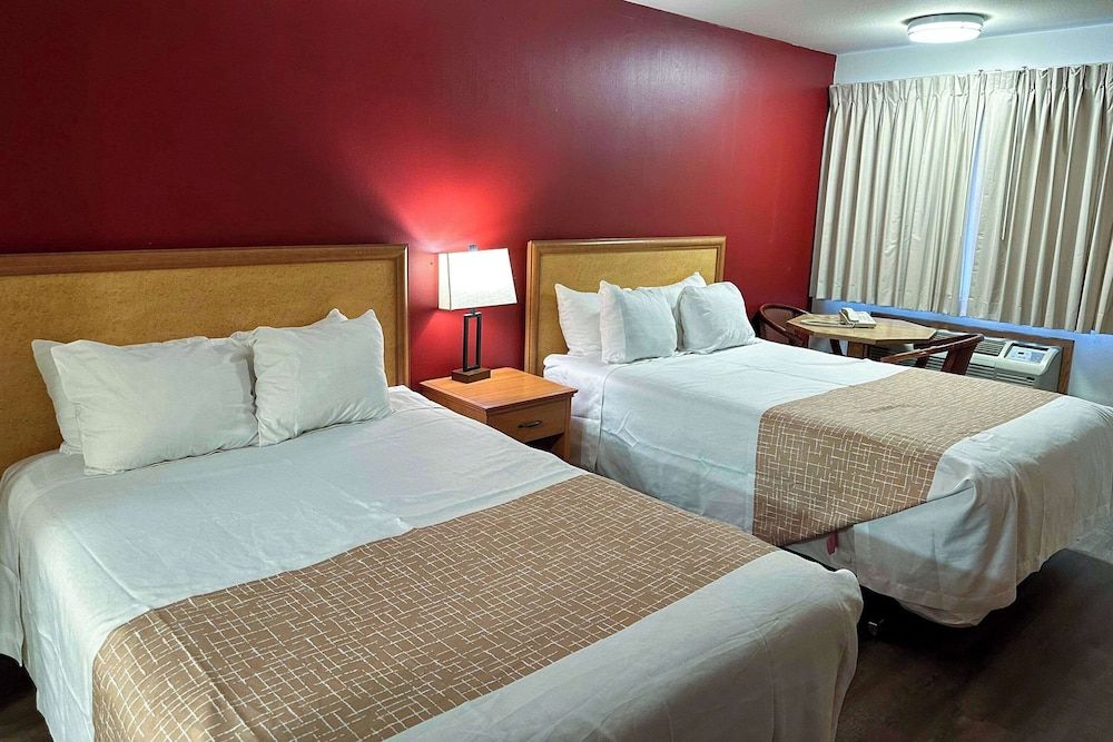 Econo Lodge Edmonds North Seattle 1