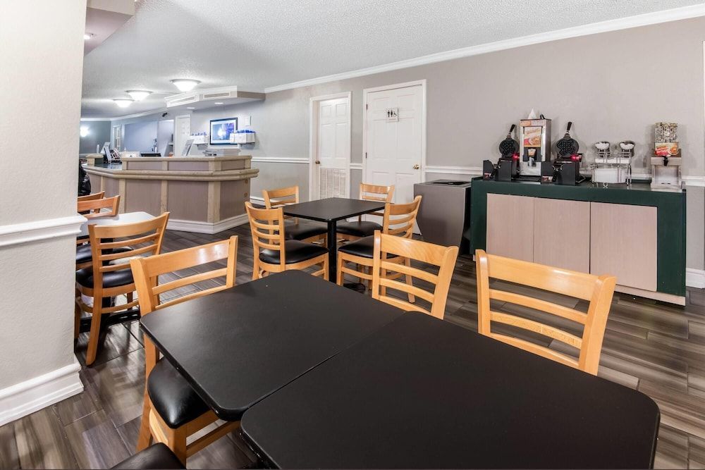 La Quinta Inn By Wyndham IH-10 West San Antonio TX 2