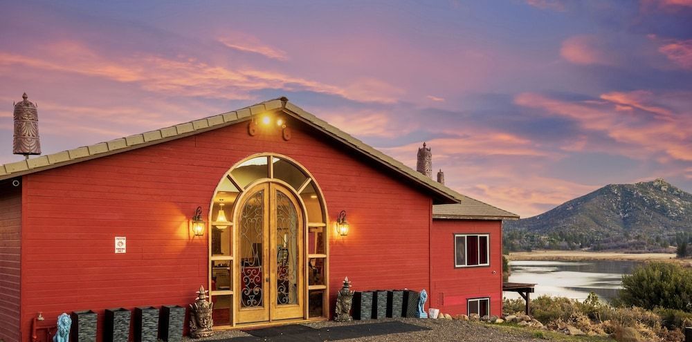 Quiet Mind Mountain Lodge, Retreat & Spa 2