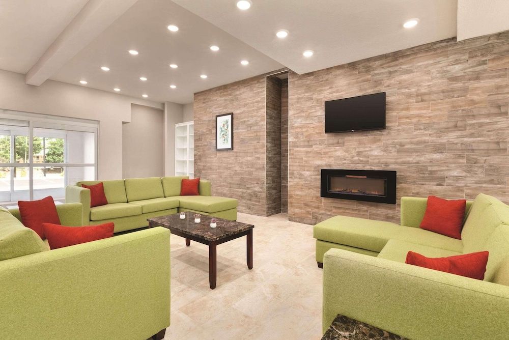 Country Inn & Suites by Radisson, Greensboro, NC 2