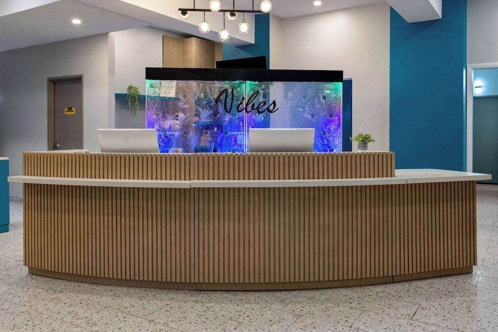 The Vibes Hotel, Trademark Collection by Wyndham 2