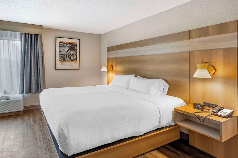 Best Western Plus Heritage Rail-South York/I-83 1