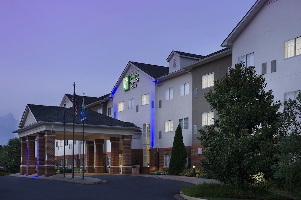Holiday Inn Express & Suites CHARLOTTESVILLE - RUCKERSVILLE by IHG 1
