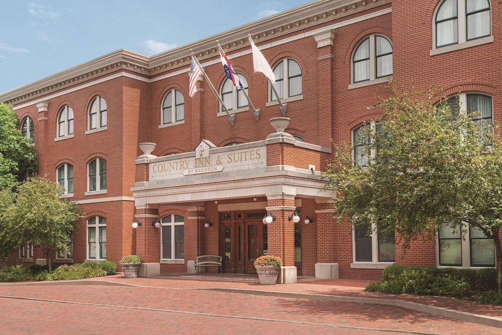 Country Inn & Suites by Radisson, St Charles Historic District 1