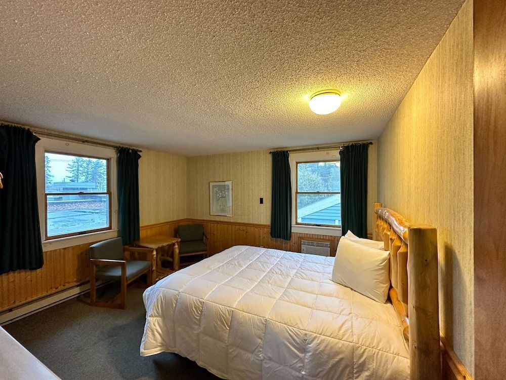 Maple Leaf Inn Lake Placid 2