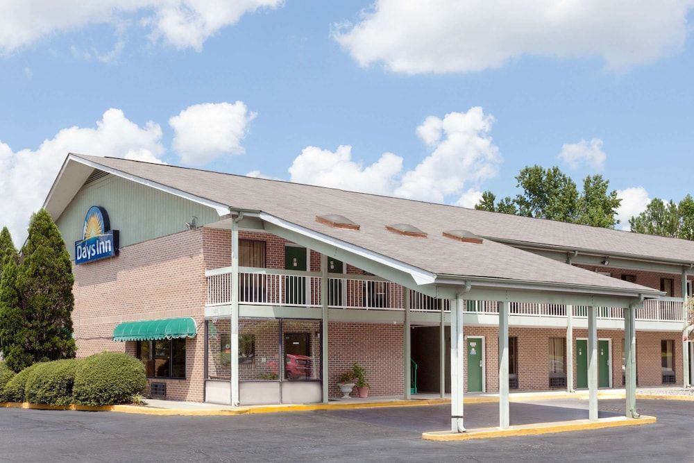 Days Inn by Wyndham Columbia NE Fort Jackson 1