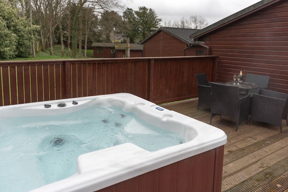 Birch Lodge 19 with Hot Tub 1