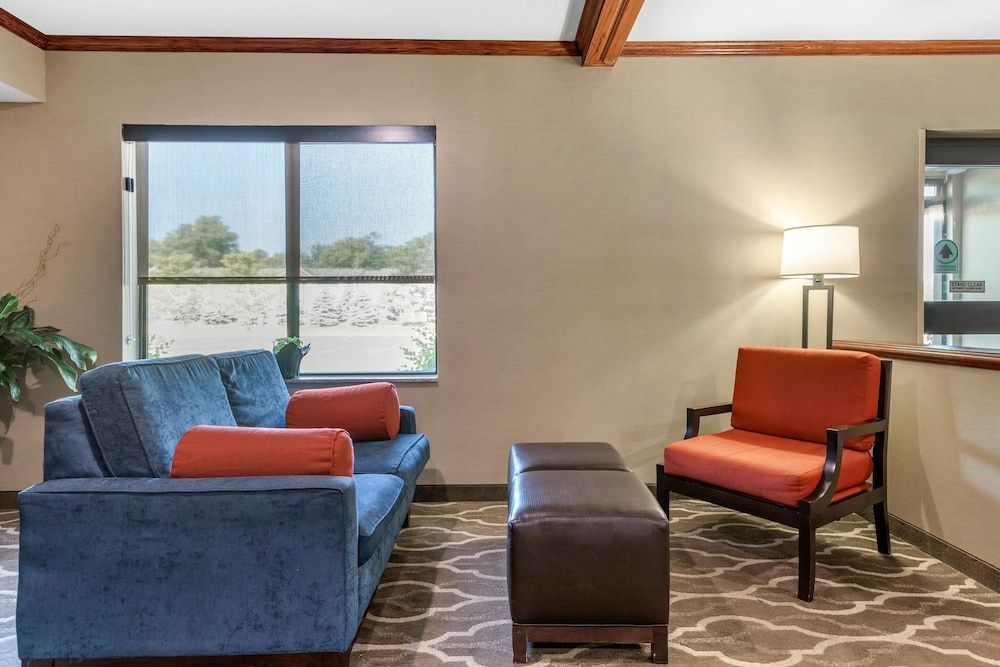 Comfort Suites Grandville - Grand Rapids SW 2
