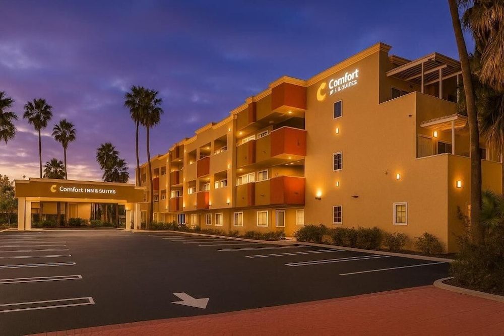 Comfort Inn & Suites Huntington Beach 1