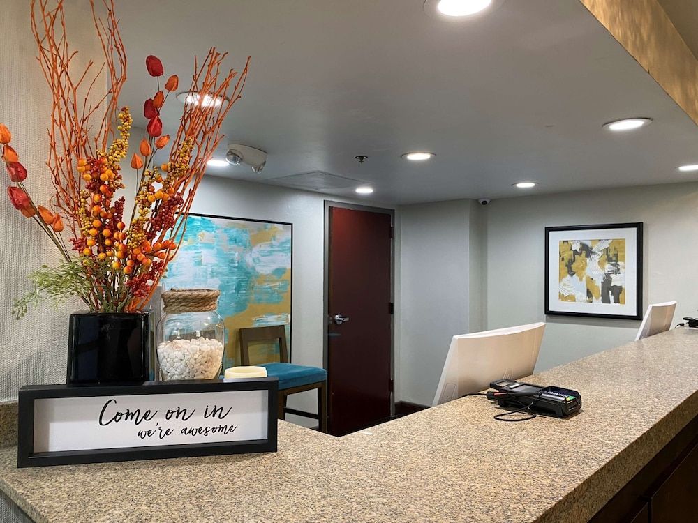 The Addison Hotel SureStay Collection by Best Western 2