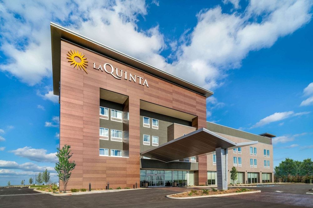 La Quinta Inn & Suites by Wyndham Louisville NE - Old Henry Rd 1