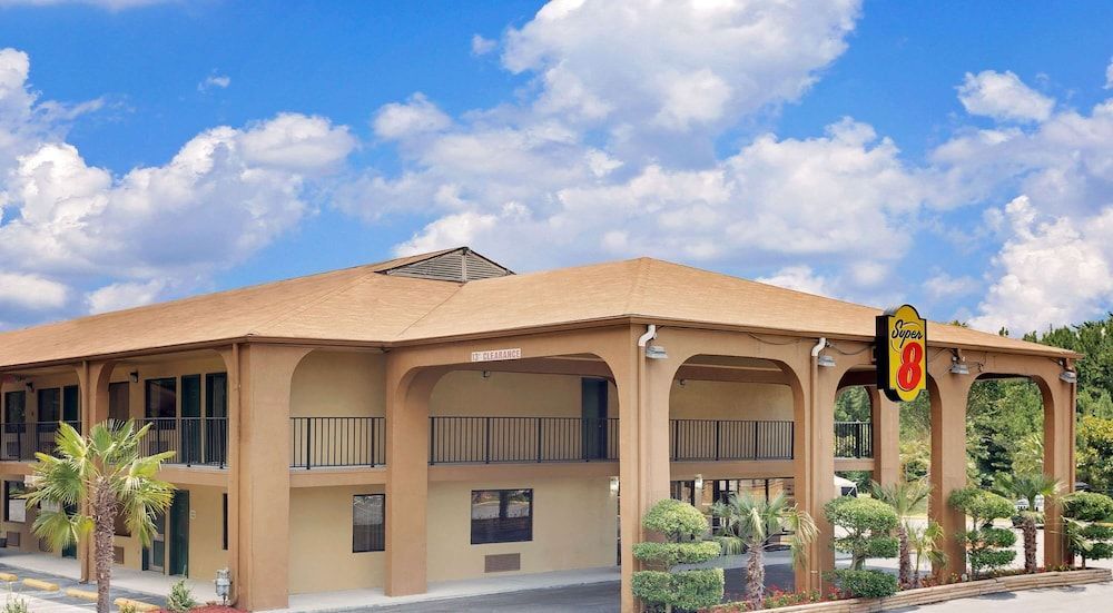 Super 8 by Wyndham Cartersville 1