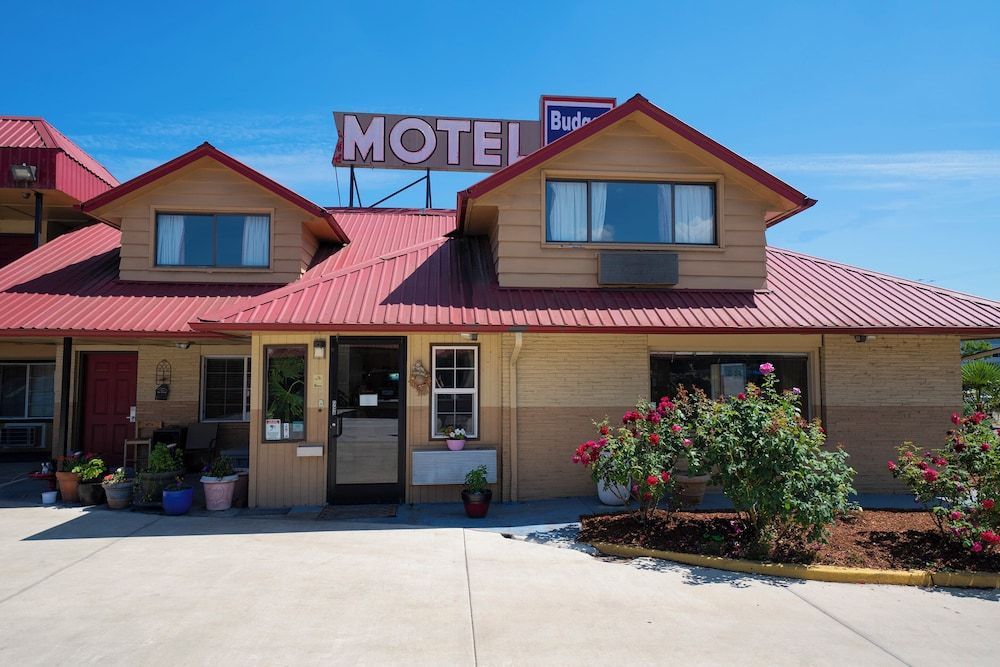 Budget Inn Gladstone By OYO - Portland Clackamas 1