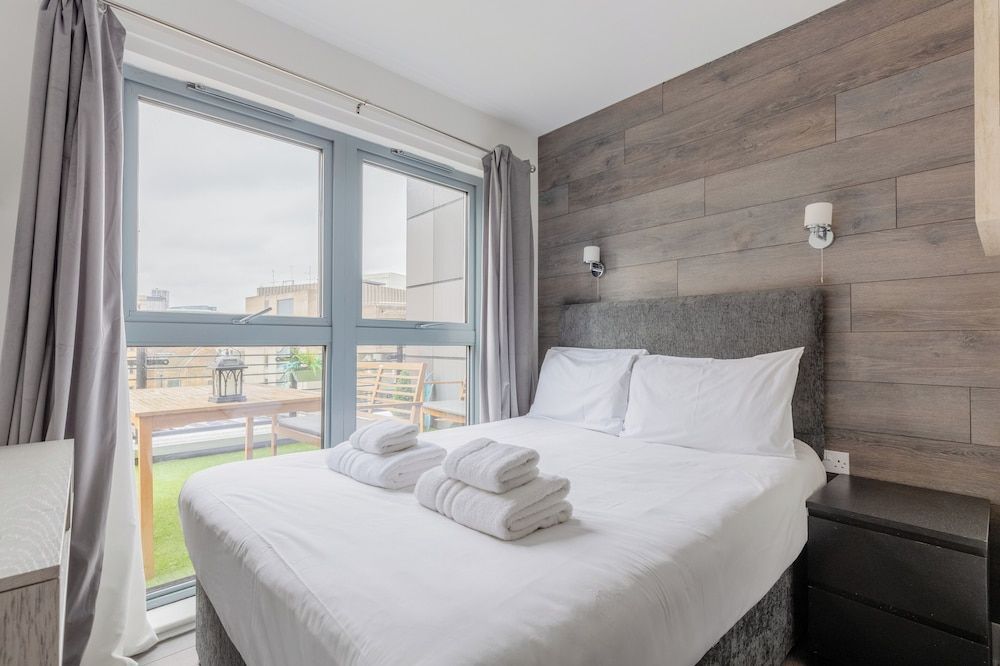 Bright 2 Bedroom Flat in Lambeth With Balcony 1