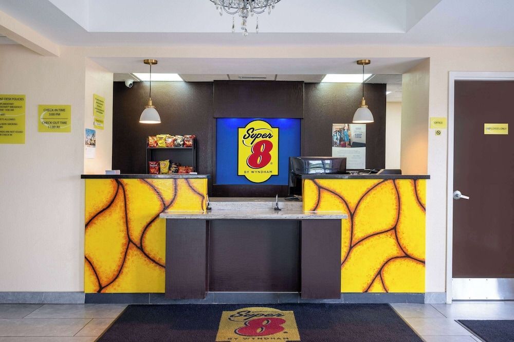 Super 8 by Wyndham Salisbury 1