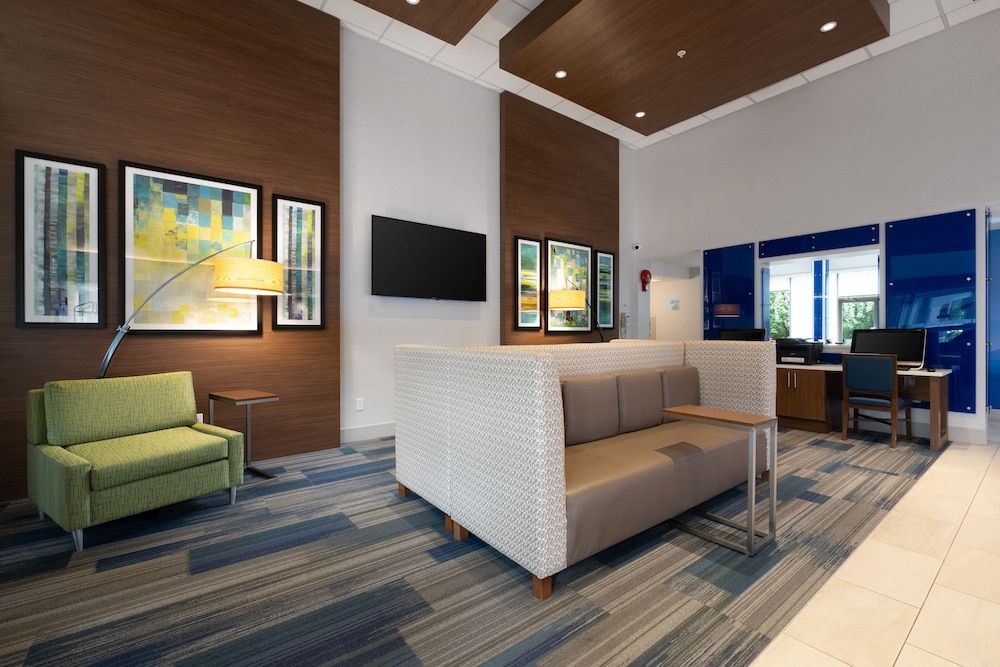 Holiday Inn Express & Suites SURREY by IHG 2