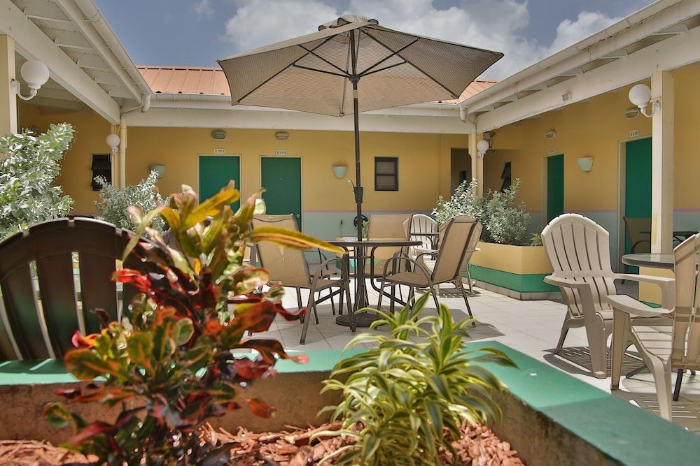 Carl's Unique Inn & Conference Facilities 1