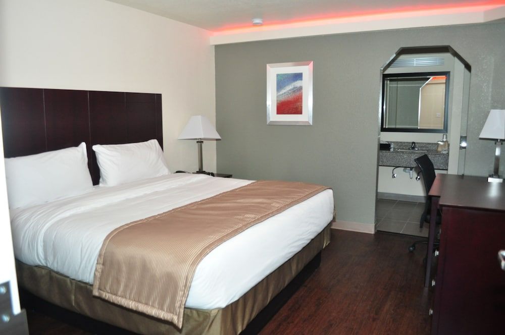 Trinity Suites Downtown Dallas 1