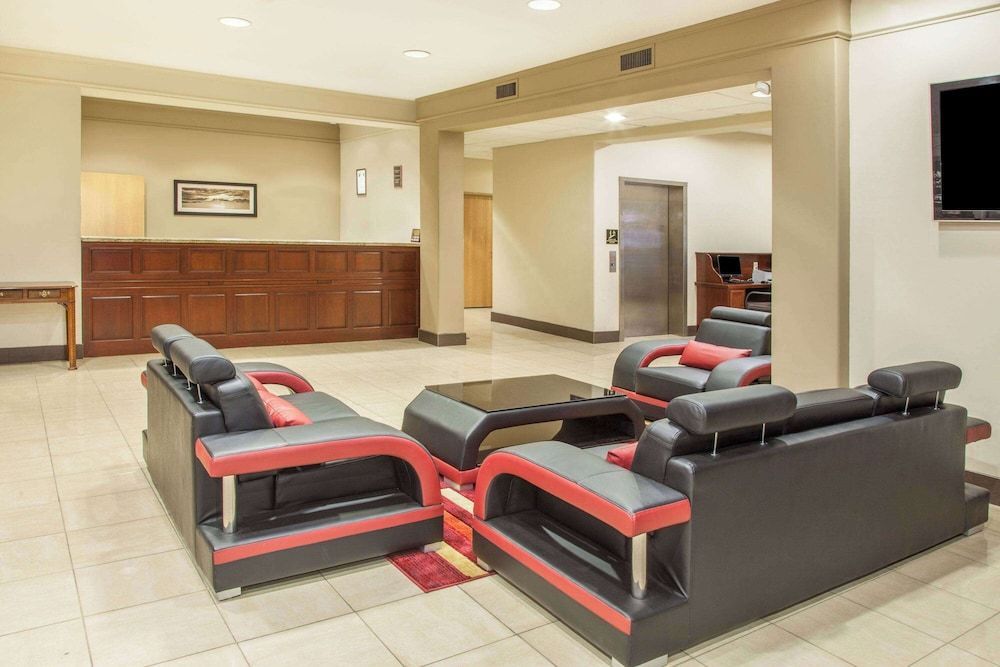 Hawthorn Extended Stay by Wyndham Bloomington 1