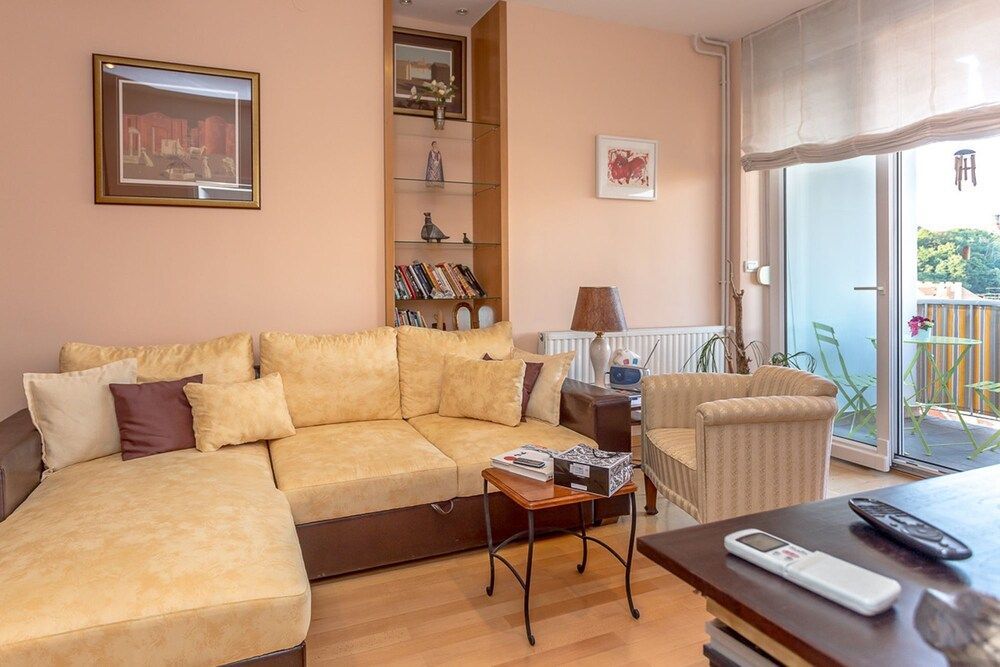 Art Deco Apartment 1