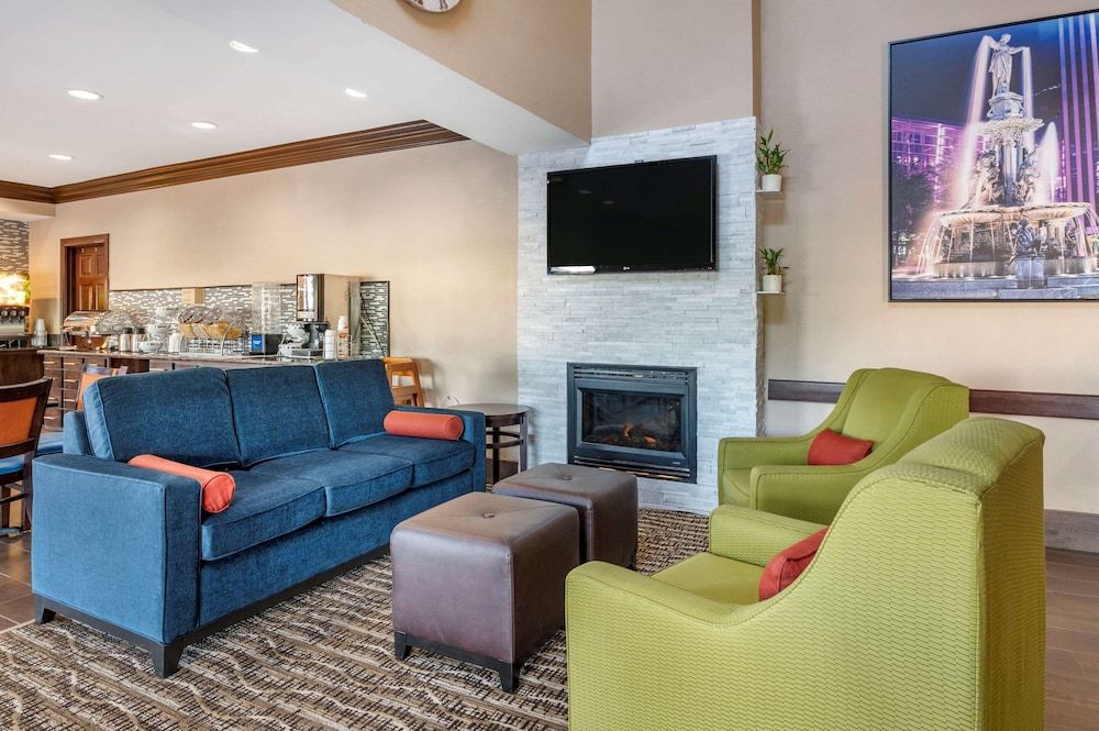 Comfort Inn & Suites Cincinnati Uptown Clifton 2