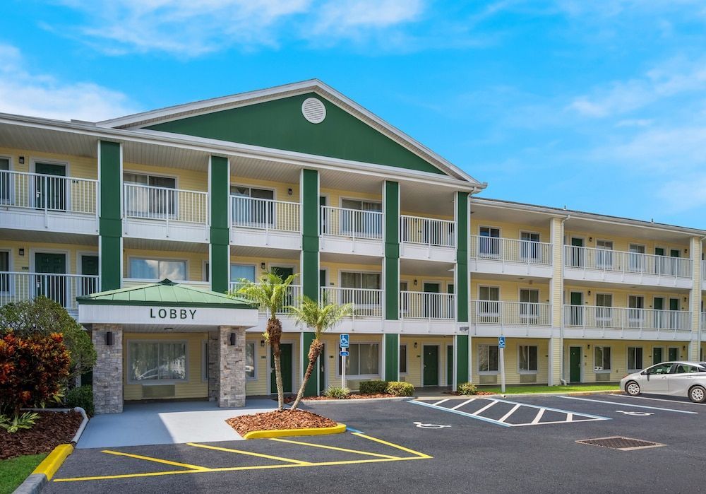 HomeTowne Studios by Red Roof Orlando - UCF Area 1