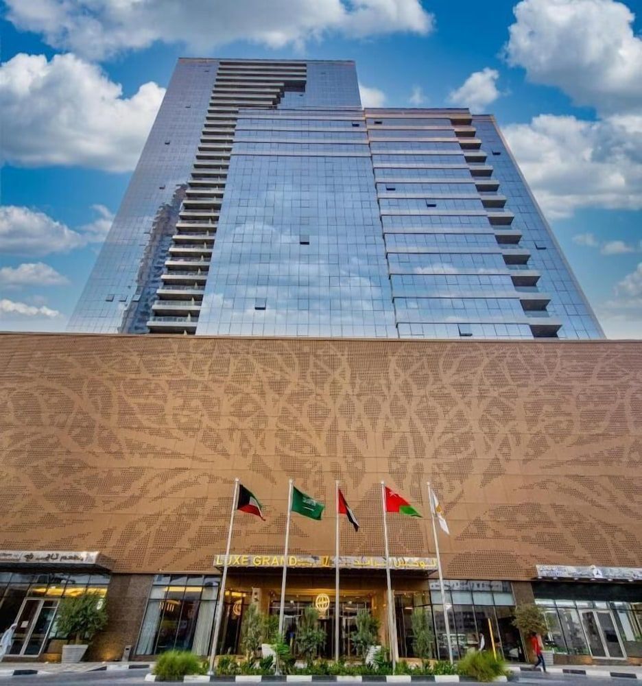 Luxe Grand Hotel Apartments 1