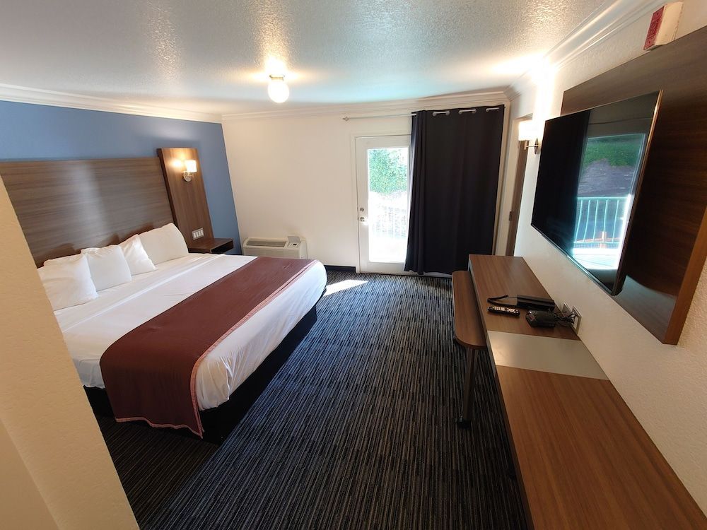 Reagan Resorts Inn 1