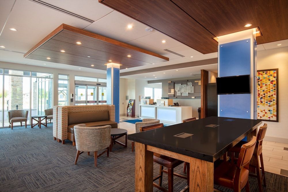 Holiday Inn Express & Suites BELOIT by IHG 2
