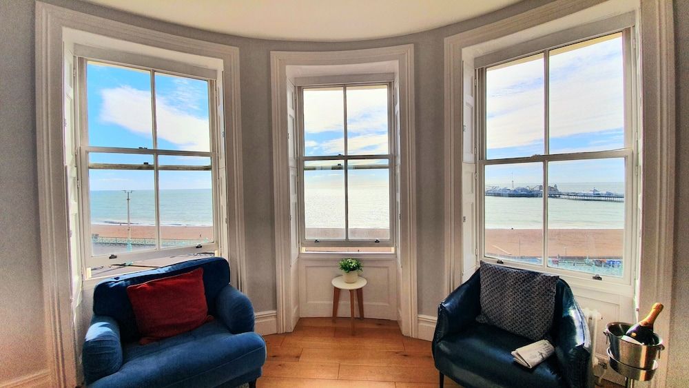 A Room With A View - Free Parking 1
