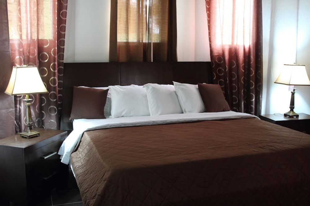La Maison Hotel 1