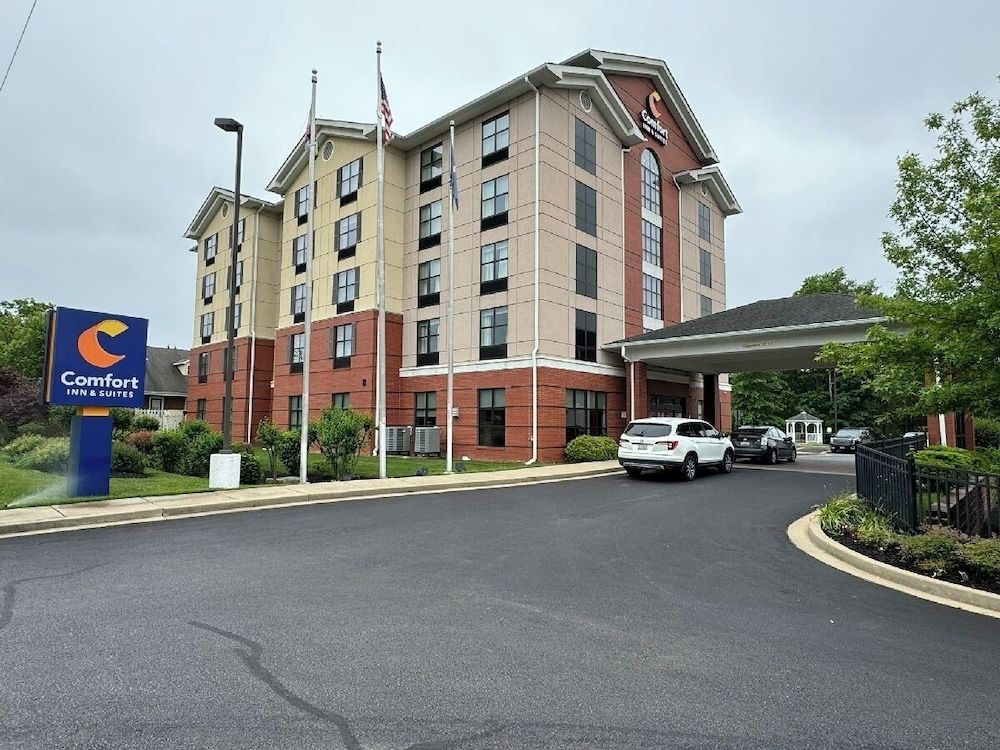 Comfort Inn & Suites Lexington Park near Pax River 1