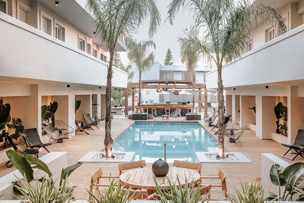 More Meni Residence & Suites 1