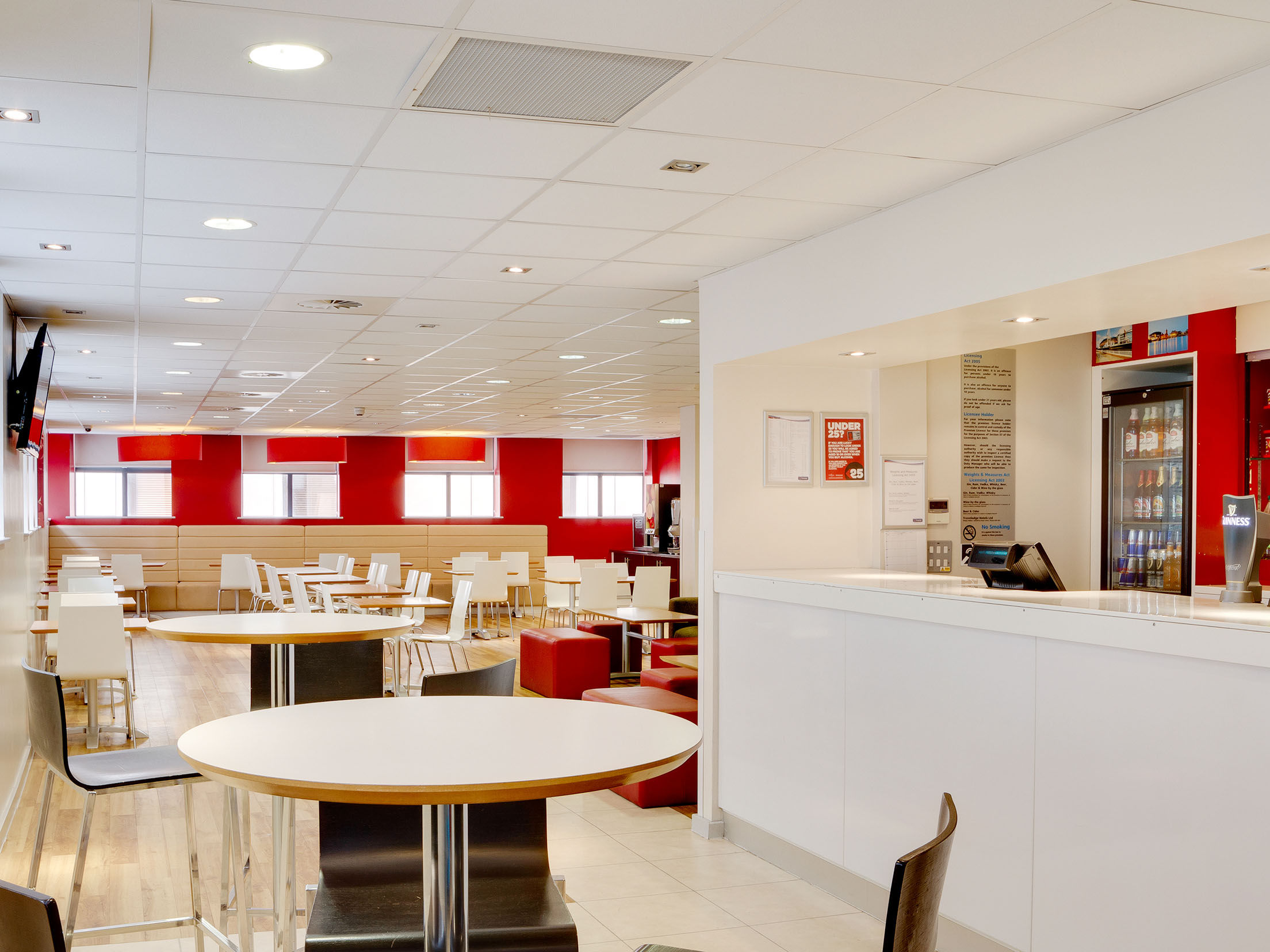 Travelodge Cardiff Central Queen Street 2