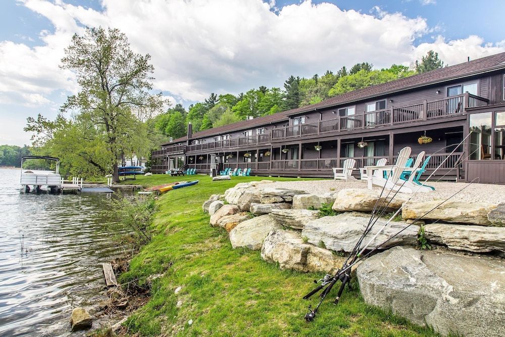 The Black Swan Lee - Lenox, an Ascend Collection Hotel 1