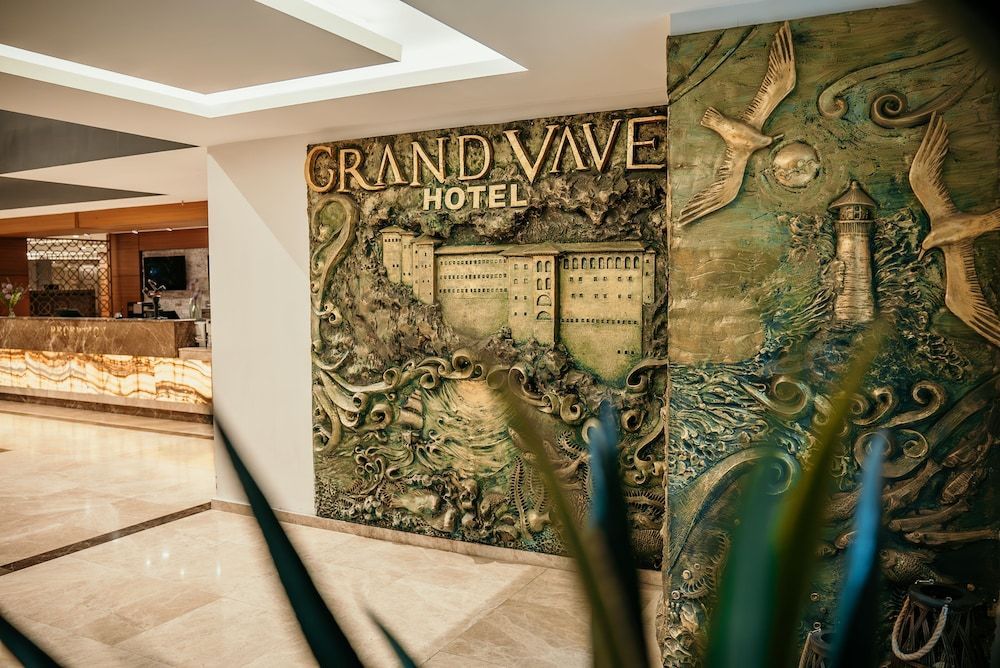 Grand Vaves Hotel 1